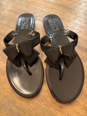 Ferragamo Women's Black Bow Thong Sandals - Jelly 9